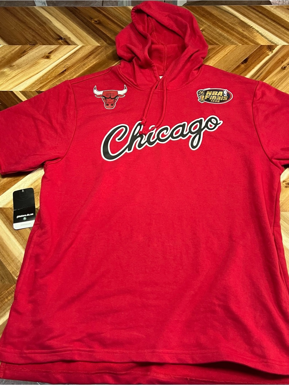 Men’s Mitchell & Ness Chicago Bulls Script Short Sleeve Hoodie (L)
